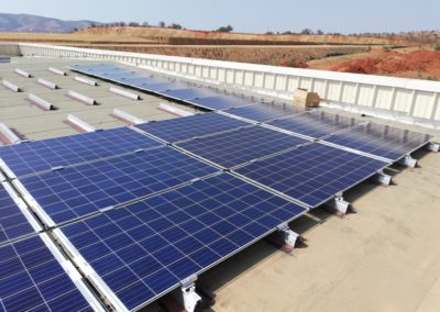 Toiture photovoltaïque d’une usine de panneaux solaires au Maroc