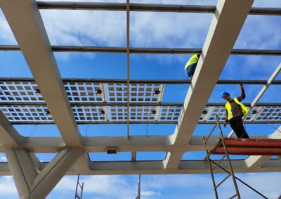 Installation de panneaux photovoltaïques sur un auvent 2