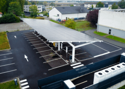 Ombrières photovoltaïques sur mesure pour Tesla Riom