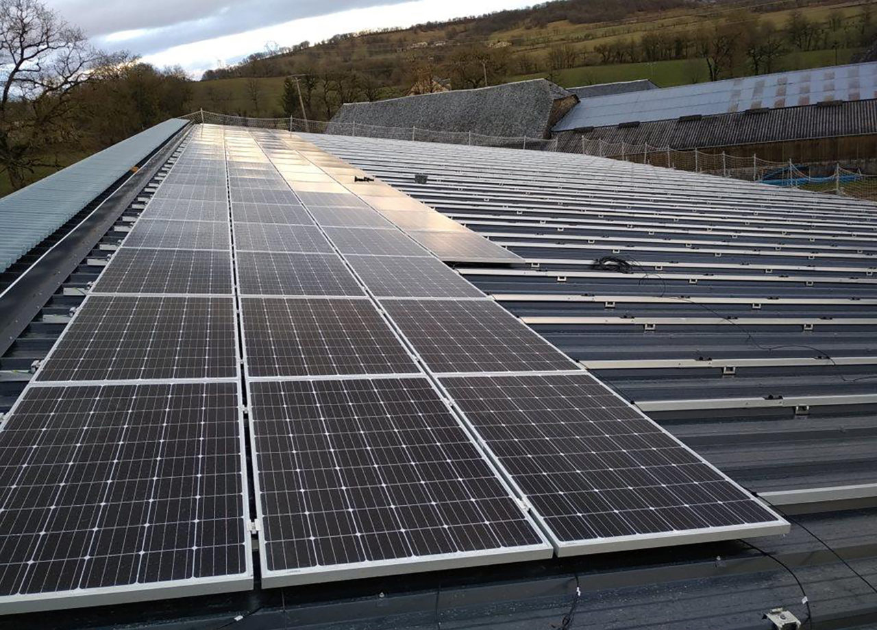 Toiture photovoltaïque d'un bâtiment agricole dans l'Aveyron - Dome Solar